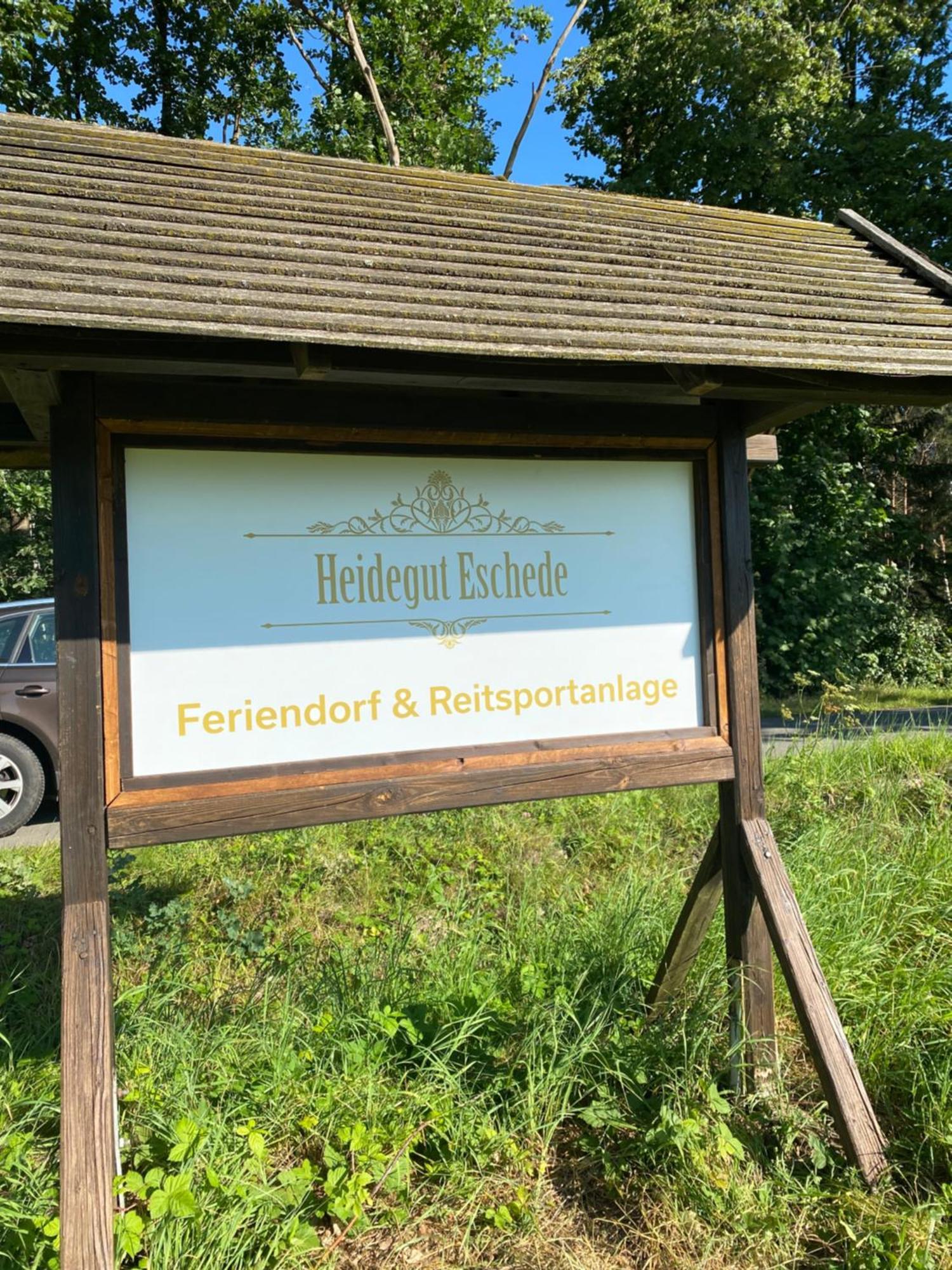 Heidegut Eschede Reitsportanlage Und Feriendorf ภายนอก รูปภาพ